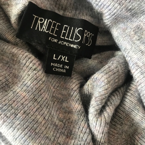 LIKE NEW turtleneck dress - Picture 4 of 8